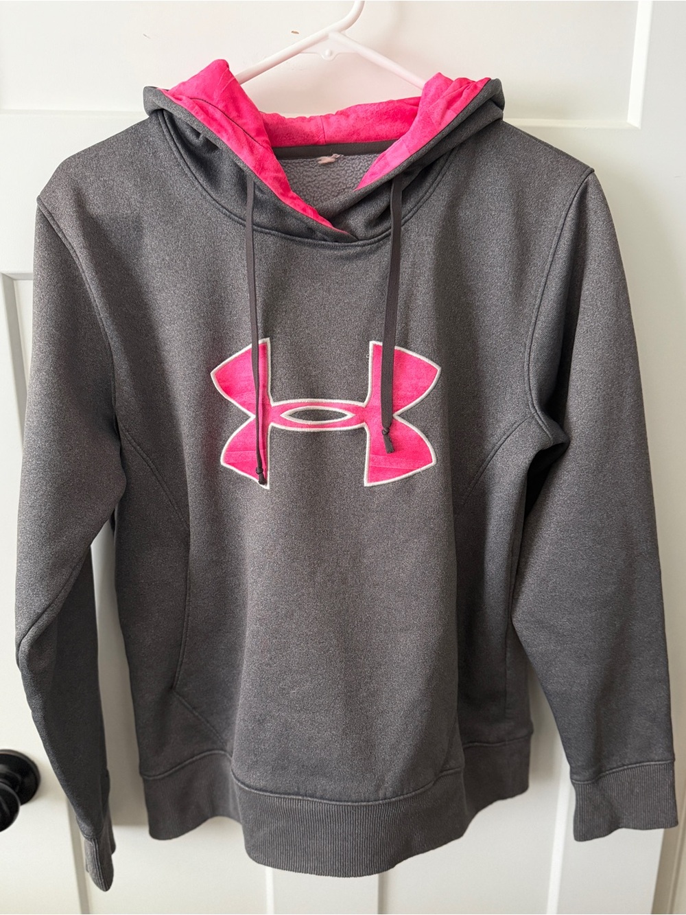 Under Armour Women’s Hoodie Gray & Hot Pink Logo Pullover Sweatshirt
